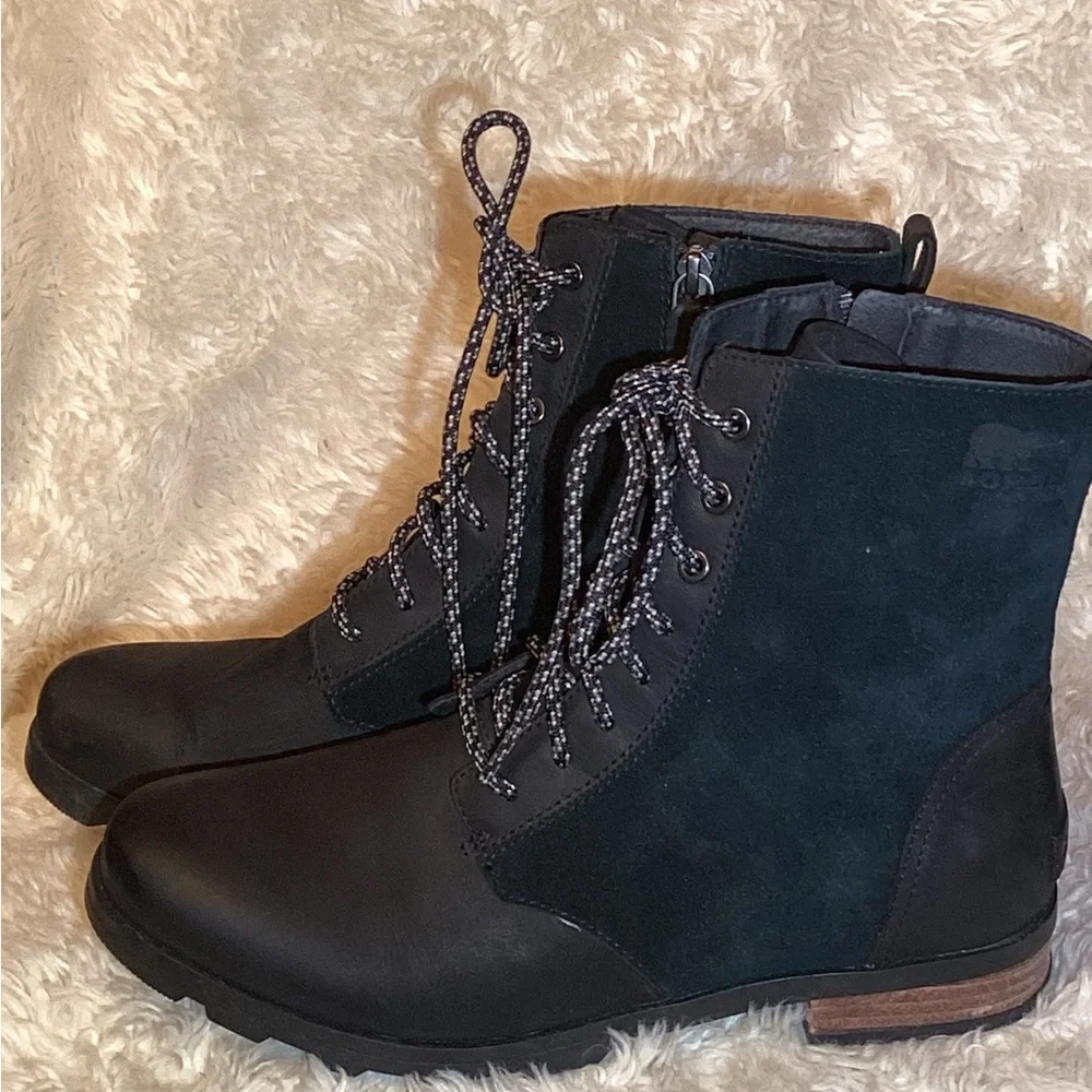 Sorel Emilie Short black leather Lace Boot size 10